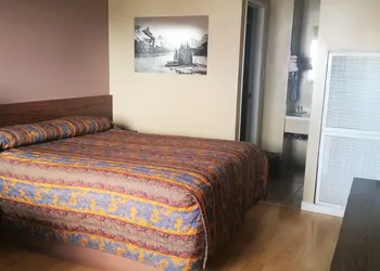 Lamplighter Viking Motel hotel thumbnail 2