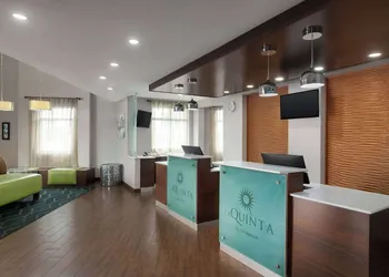 La Quinta Inn & Suites by Wyndham Oceanfront Daytona Beach hotel thumbnail 2