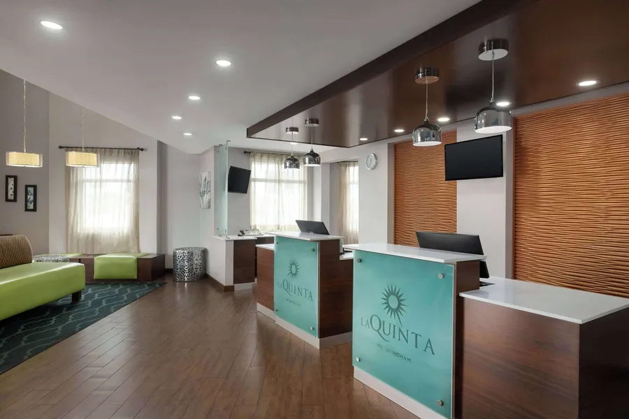 La Quinta Inn & Suites by Wyndham Oceanfront Daytona Beach hotel detail image 2