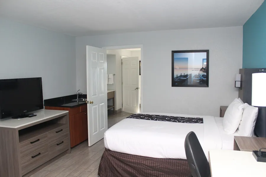 La Quinta Inn & Suites by Wyndham Oceanfront Daytona Beach hotel detail image 6