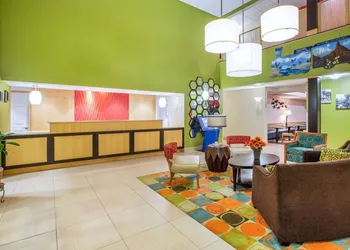 La Quinta Inn & Suites by Wyndham North Platte hotel thumbnail 2