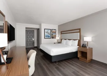 La Quinta Inn & Suites by Wyndham Ft Lauderdale Cypress Cr hotel thumbnail 7
