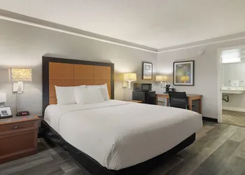 Howard Johnson by Wyndham Sacramento Downtown hotel thumbnail 5