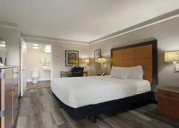 Howard Johnson by Wyndham Sacramento Downtown hotel thumbnail 7
