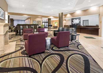 La Quinta Inn & Suites by Wyndham Buena Park hotel thumbnail 2