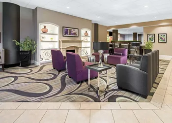 La Quinta Inn & Suites by Wyndham Buena Park hotel thumbnail 3