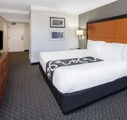 La Quinta Inn & Suites by Wyndham Buena Park hotel detail image 4