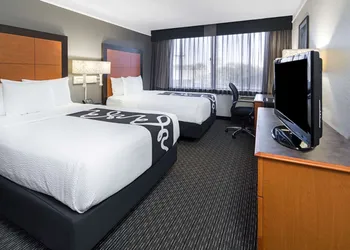 La Quinta Inn & Suites by Wyndham Buena Park hotel thumbnail 6