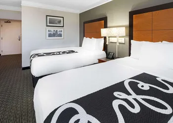 La Quinta Inn & Suites by Wyndham Buena Park hotel thumbnail 7