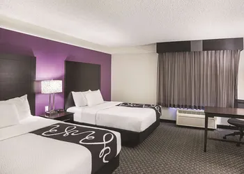 La Quinta Inn & Suites by Wyndham Phoenix Scottsdale hotel thumbnail 5