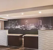 La Quinta Inn & Suites by Wyndham Fort Worth North hotel detail image 4