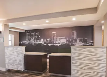 La Quinta Inn & Suites by Wyndham Fort Worth North hotel thumbnail 4