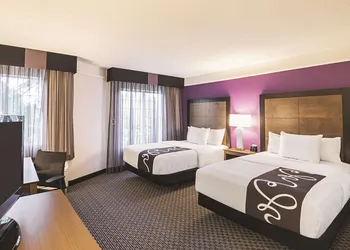 La Quinta Inn & Suites by Wyndham Fort Worth North hotel thumbnail 6