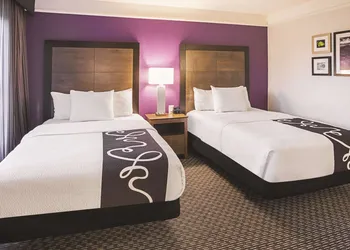 La Quinta Inn & Suites by Wyndham Fort Worth North hotel thumbnail 7