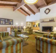 La Quinta Inn & Suites by Wyndham Redding hotel detail image 4