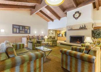La Quinta Inn & Suites by Wyndham Redding hotel thumbnail 4