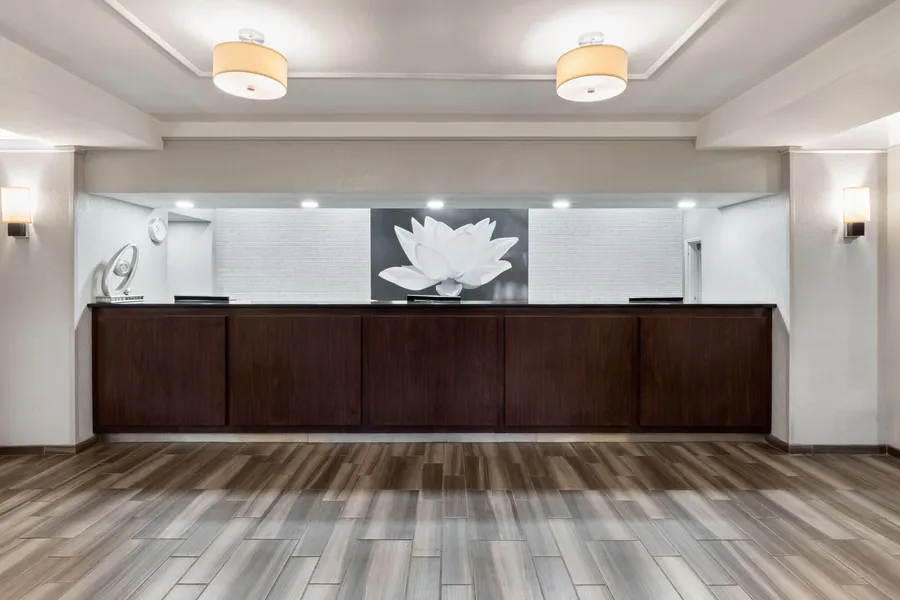 La Quinta Inn & Suites by Wyndham San Antonio Airport hotel detail image 2