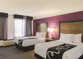 La Quinta Inn & Suites by Wyndham Denver Tech Center hotel thumbnail 5