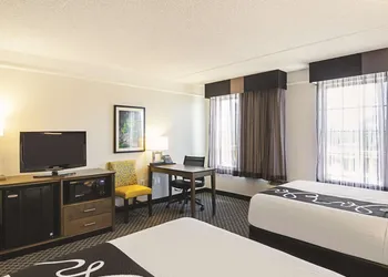 La Quinta Inn & Suites by Wyndham Denver Tech Center hotel thumbnail 6