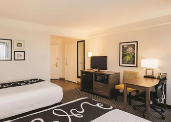 La Quinta Inn & Suites by Wyndham Denver Tech Center hotel thumbnail 7