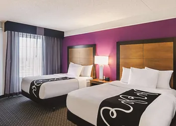 La Quinta Inn & Suites by Wyndham Denver Tech Center hotel thumbnail 8