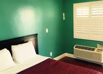 Crenshaw Inn Motel hotel thumbnail 5