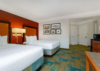 La Quinta Inn & Suites by Wyndham Lakeland West hotel thumbnail 6