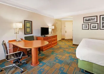 La Quinta Inn & Suites by Wyndham Albuquerque West hotel thumbnail 5