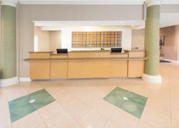 La Quinta Inn & Suites by Wyndham Tampa Brandon Regency Park hotel thumbnail 2