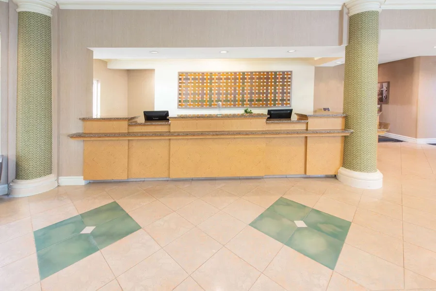La Quinta Inn & Suites by Wyndham Tampa Brandon Regency Park hotel detail image 2