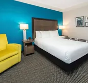 La Quinta Inn & Suites by Wyndham Tampa Brandon Regency Park hotel detail image 4