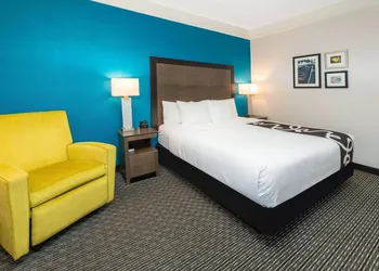 La Quinta Inn & Suites by Wyndham Tampa Brandon Regency Park hotel thumbnail 4