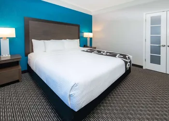 La Quinta Inn & Suites by Wyndham Tampa Brandon Regency Park hotel thumbnail 7