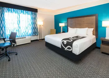 La Quinta Inn & Suites by Wyndham Tampa Brandon Regency Park hotel thumbnail 8