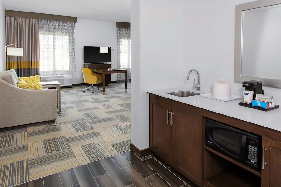 Hampton Inn & Suites Los Angeles/Hollywood hotel detail image 6