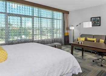 Hampton Inn & Suites Los Angeles/Hollywood hotel thumbnail 5