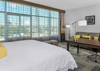 Hampton Inn & Suites Los Angeles/Hollywood hotel thumbnail 5