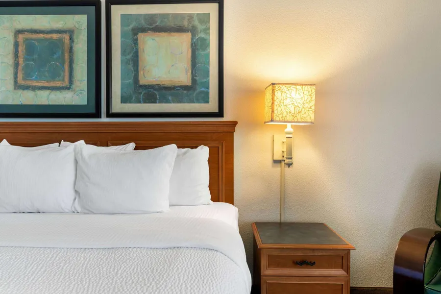 La Quinta Inn & Suites by Wyndham Phoenix West Peoria hotel detail image 2