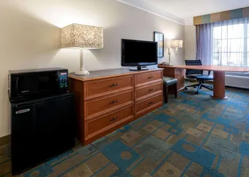La Quinta Inn & Suites by Wyndham Phoenix West Peoria hotel thumbnail 3