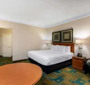 La Quinta Inn & Suites by Wyndham Phoenix West Peoria hotel detail image 5