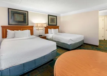 La Quinta Inn & Suites by Wyndham Phoenix West Peoria hotel thumbnail 6