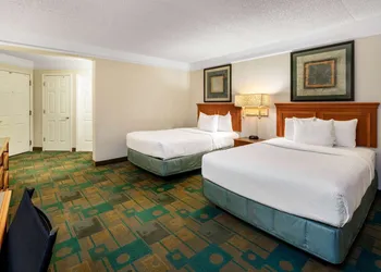 La Quinta Inn & Suites by Wyndham Phoenix West Peoria hotel thumbnail 7