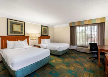 La Quinta Inn & Suites by Wyndham Phoenix West Peoria hotel thumbnail 8