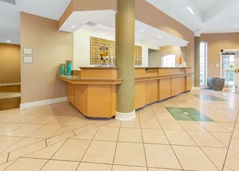 La Quinta Inn & Suites by Wyndham USF (Near Busch Gardens) hotel thumbnail 4