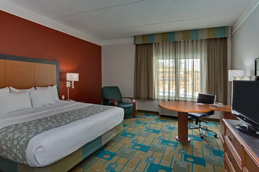 La Quinta Inn & Suites by Wyndham USF (Near Busch Gardens) hotel detail image 6