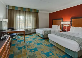 La Quinta Inn & Suites by Wyndham USF (Near Busch Gardens) hotel thumbnail 7