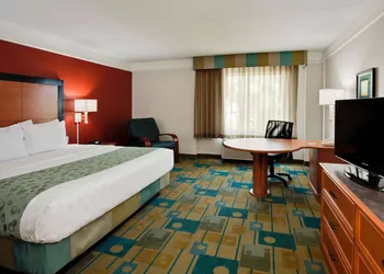La Quinta Inn & Suites by Wyndham USF (Near Busch Gardens) hotel thumbnail 8