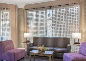 La Quinta Inn & Suites by Wyndham Miami Airport West hotel thumbnail 3