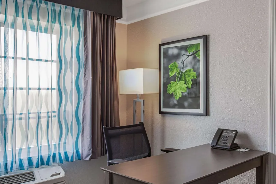 La Quinta Inn & Suites by Wyndham Miami Airport West hotel detail image 6