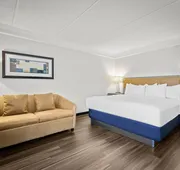 La Quinta Inn & Suites by Wyndham Miami Airport West hotel detail image 7